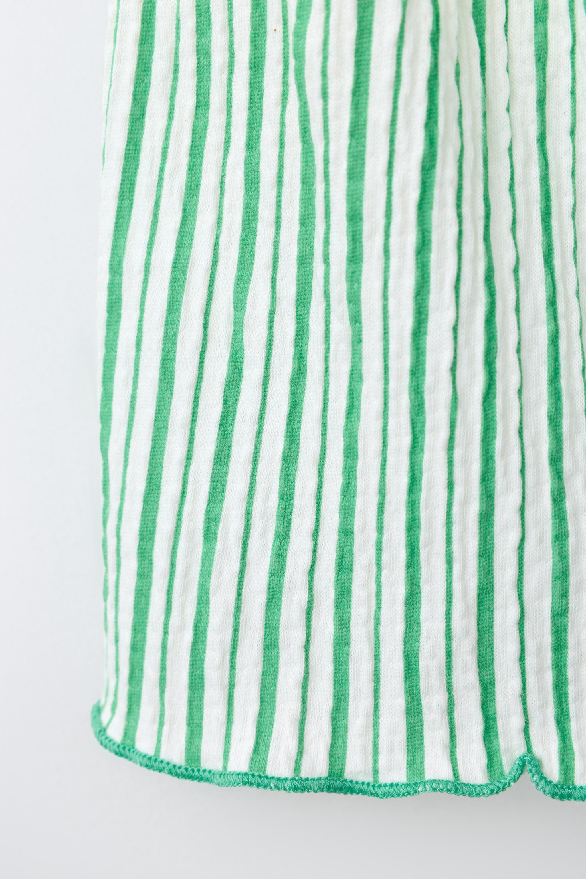 STRIPED TEXTURED FLOWER PATCH T-SHIRT